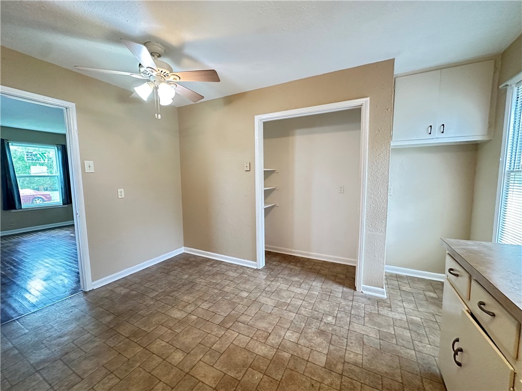 921 Oak St Property Photo 11