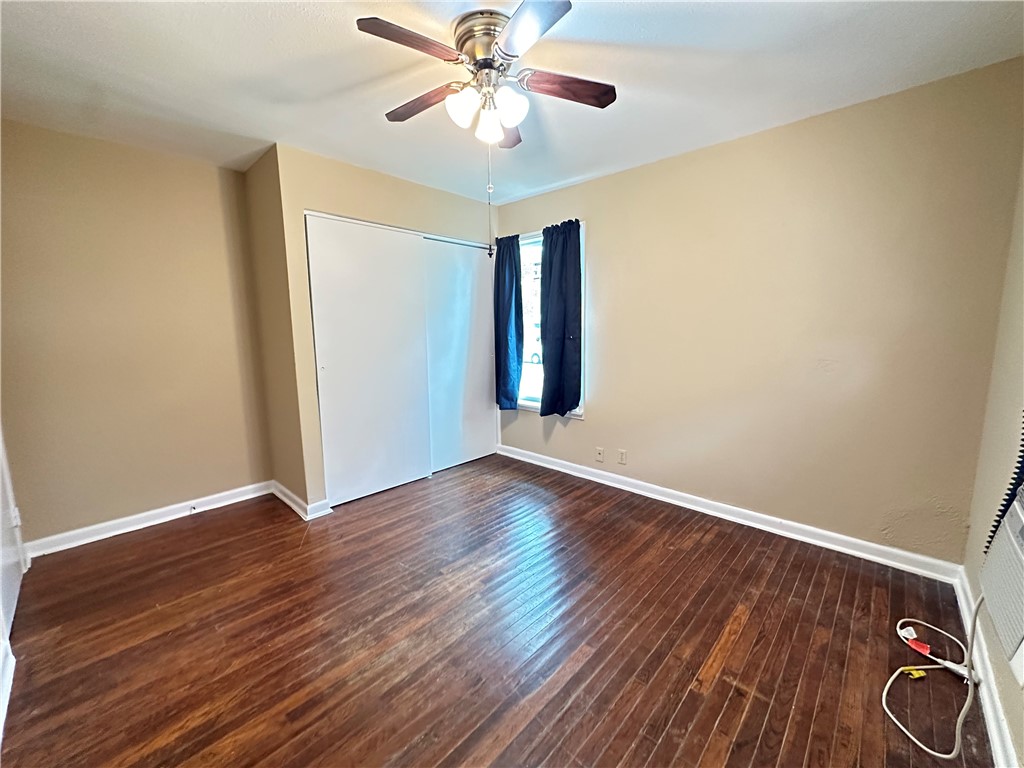 921 Oak St Property Photo 13