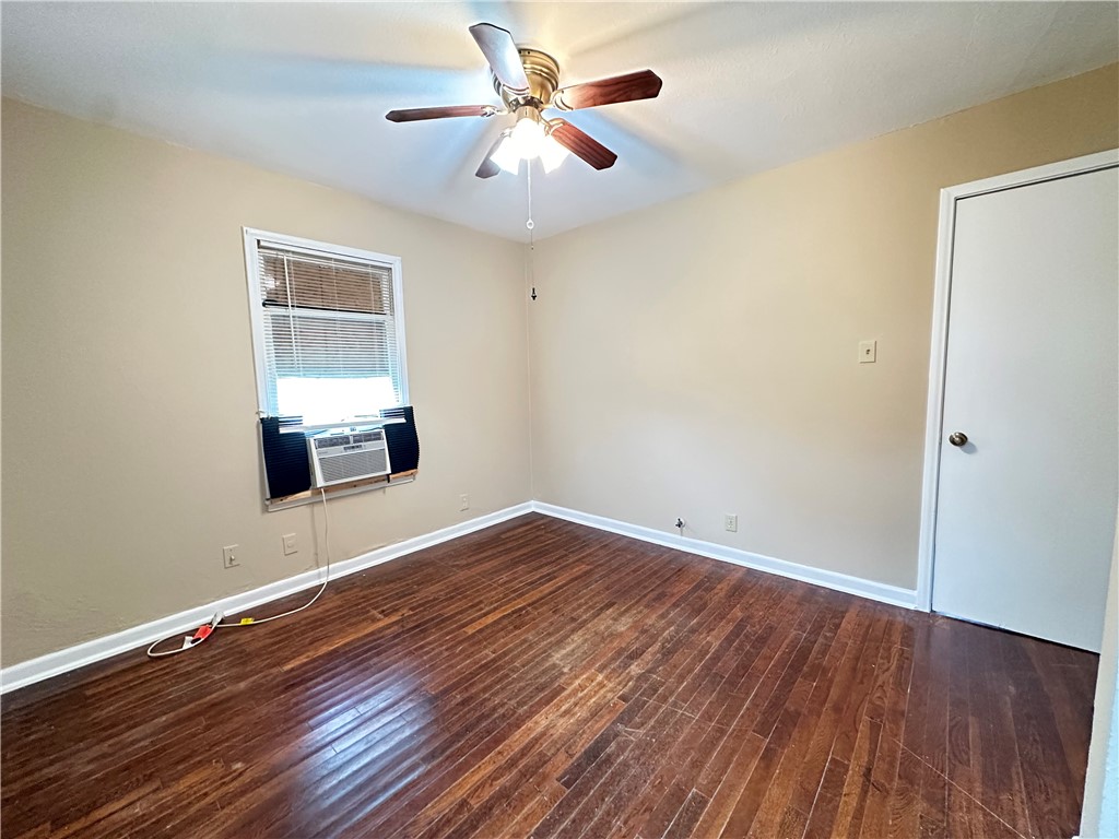 921 Oak St Property Photo 16