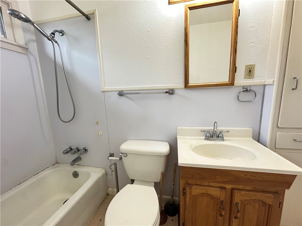 921 Oak St Property Photo 18