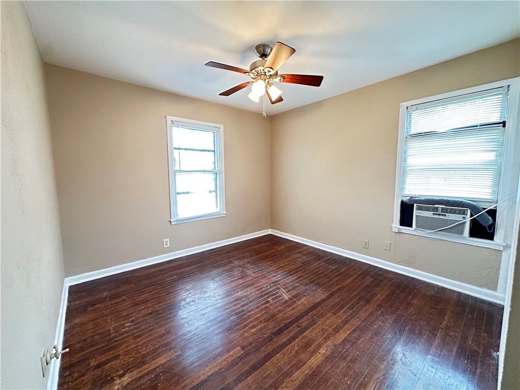 921 Oak St Property Photo 19