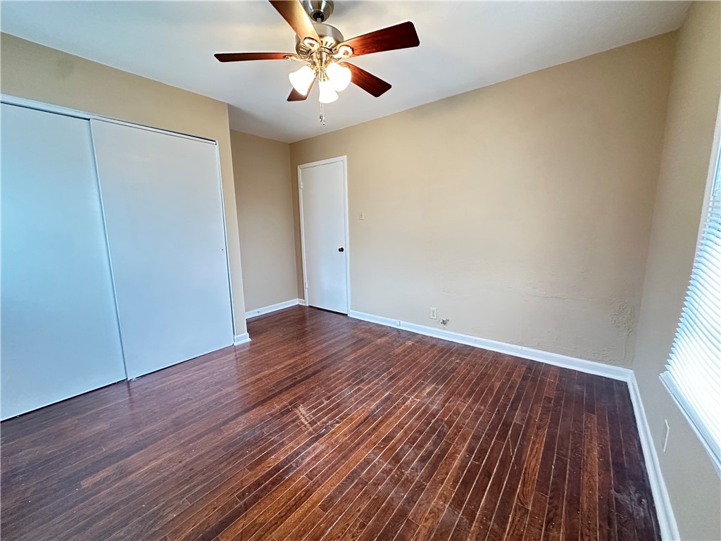 921 Oak St Property Photo 22
