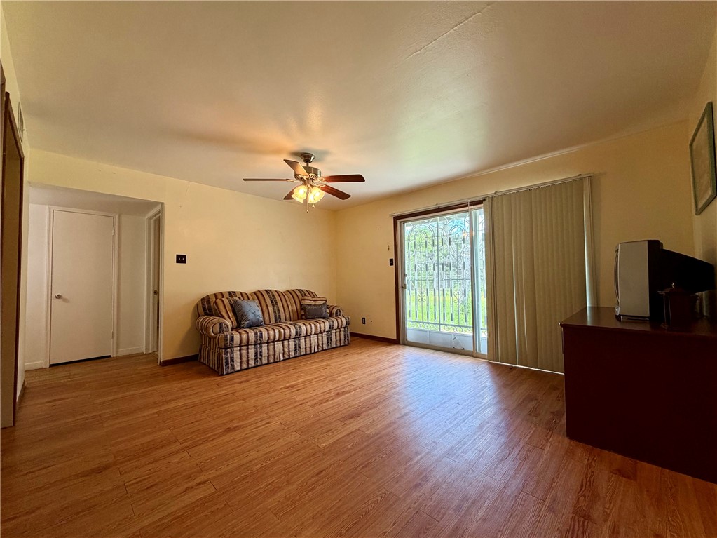 919 W Avenue G Ave Property Photo 2