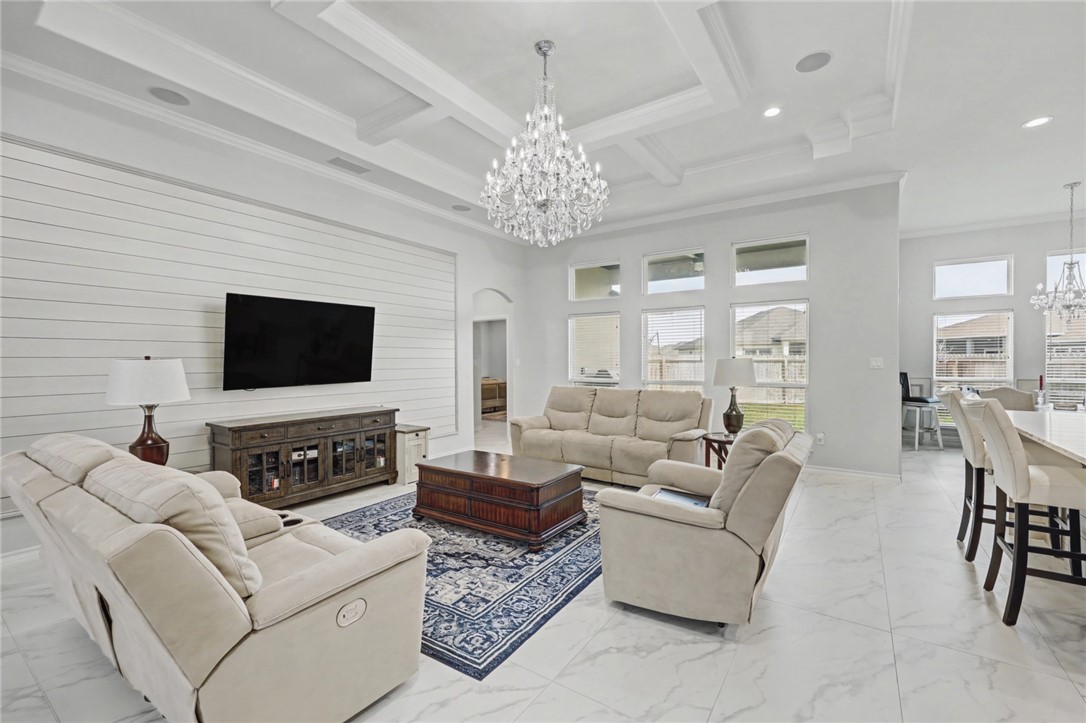 6826 Northwind Dr Property Photo 4