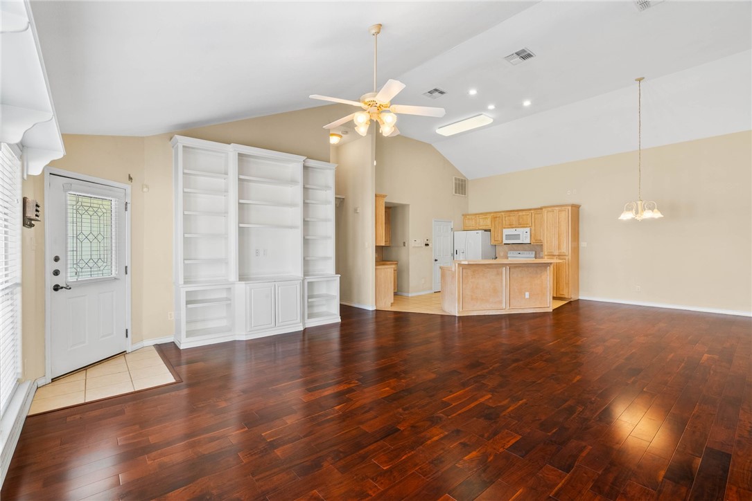 5642 Lipes Blvd Unit #13 Blvd Property Photo 3