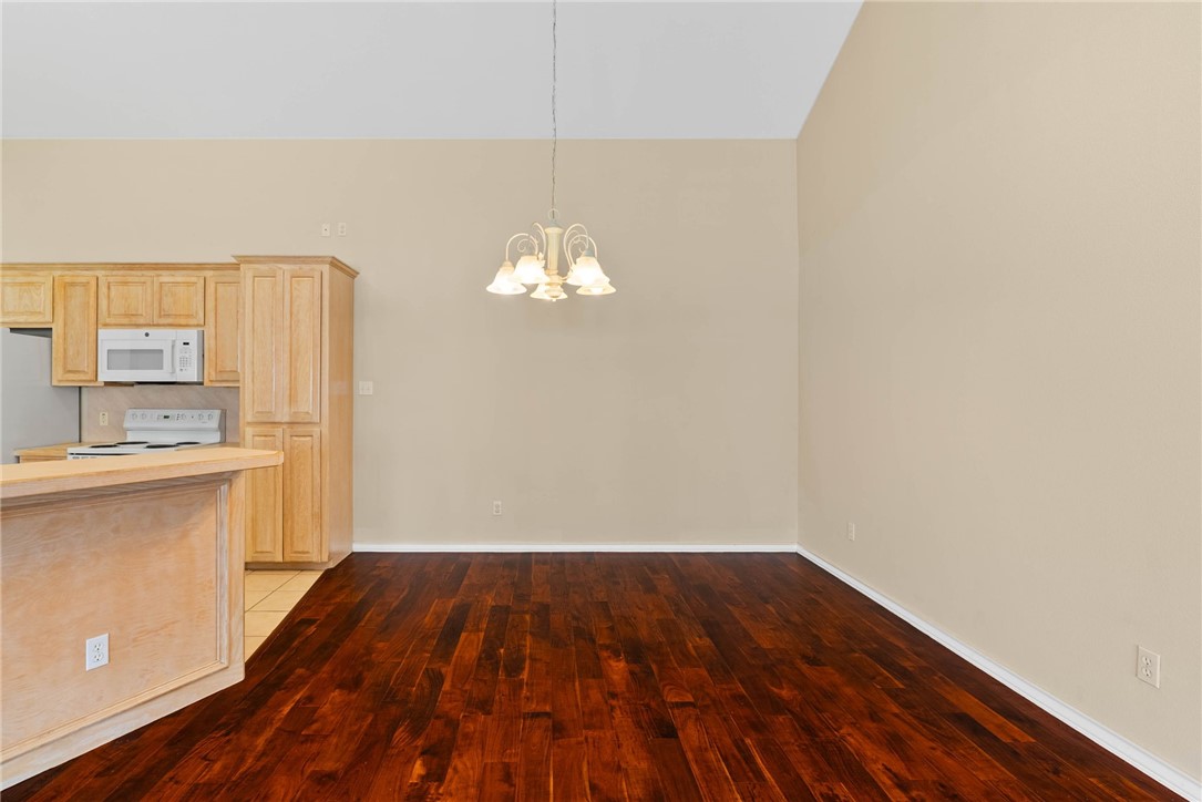 5642 Lipes Blvd Unit #13 Blvd Property Photo 6
