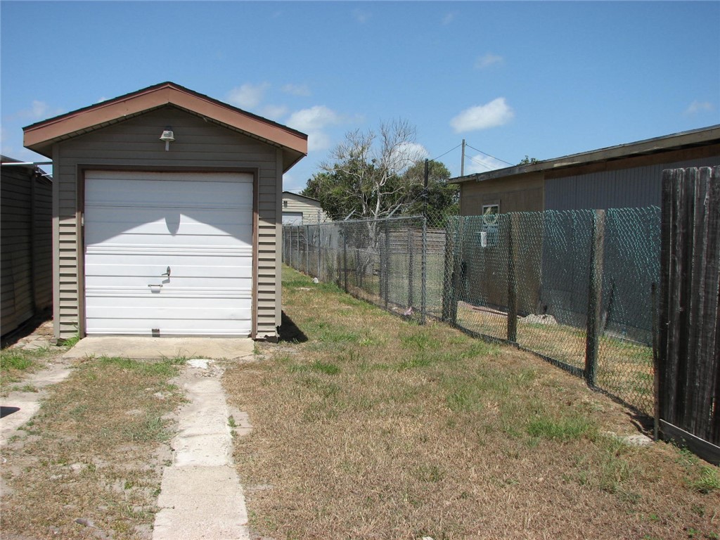 420 Anchor St Property Photo 3