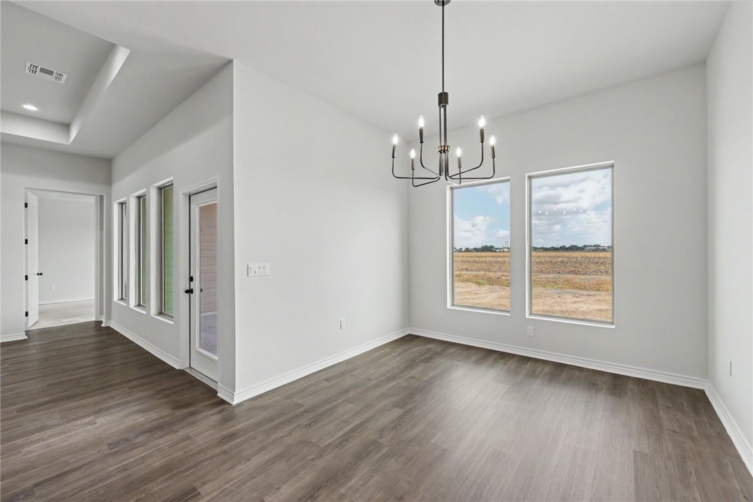 9606 Spanish Oak Dr Property Photo 4