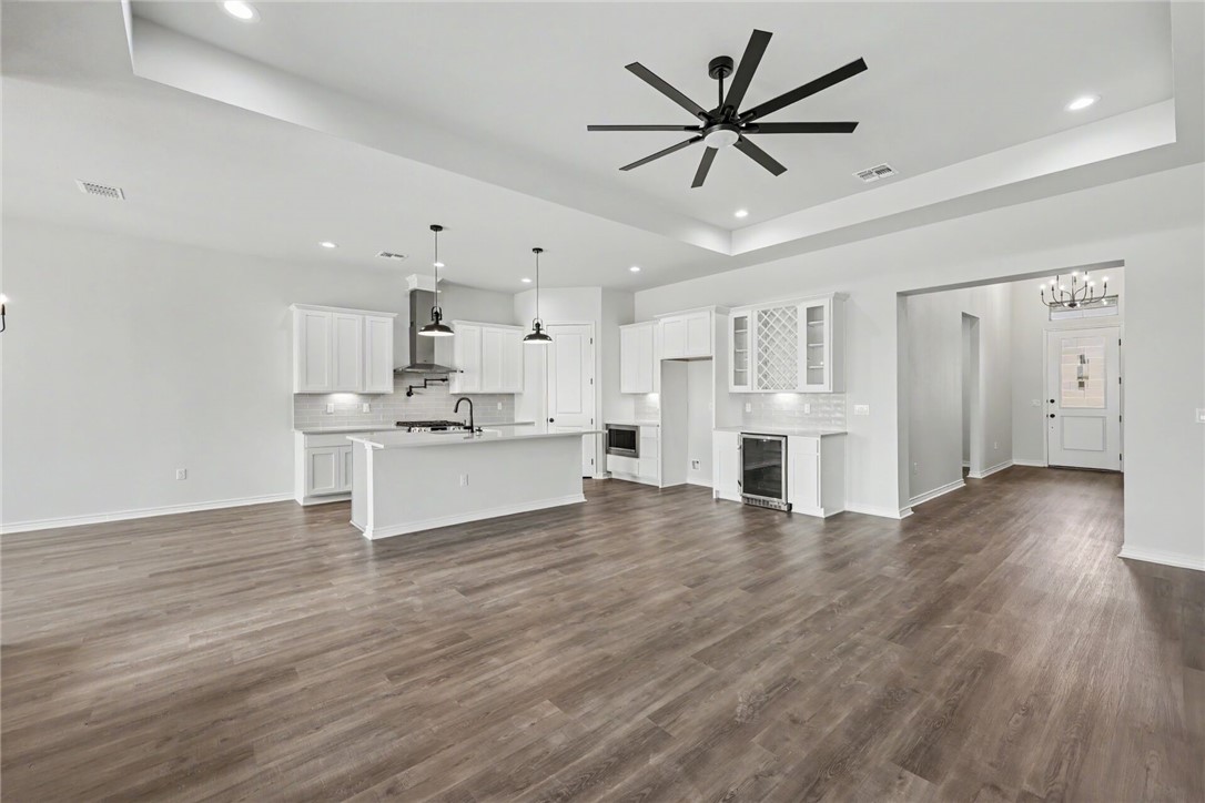 9606 Spanish Oak Dr Property Photo 6