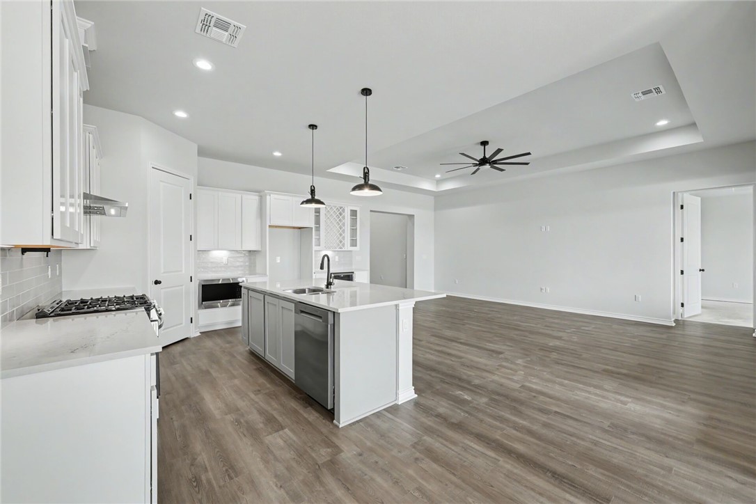9606 Spanish Oak Dr Property Photo 8