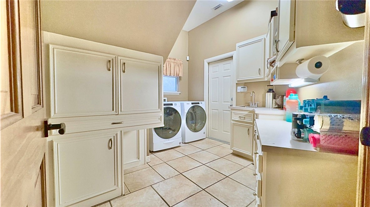 7906 Valtourmanche Dr Property Photo 14