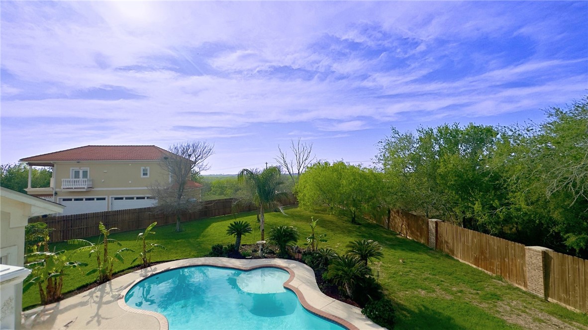 7906 Valtourmanche Dr Property Photo 27