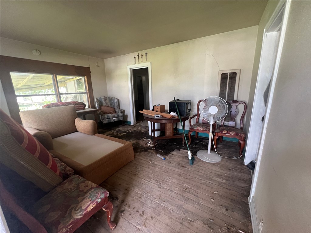 107 Gallia St Property Photo 3