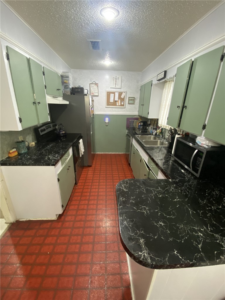 1601 Andrea St Property Photo 6