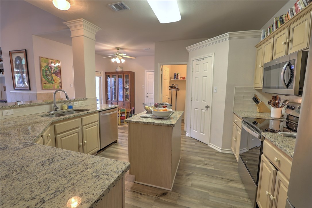 7417 Lake Micala Dr Property Photo 17