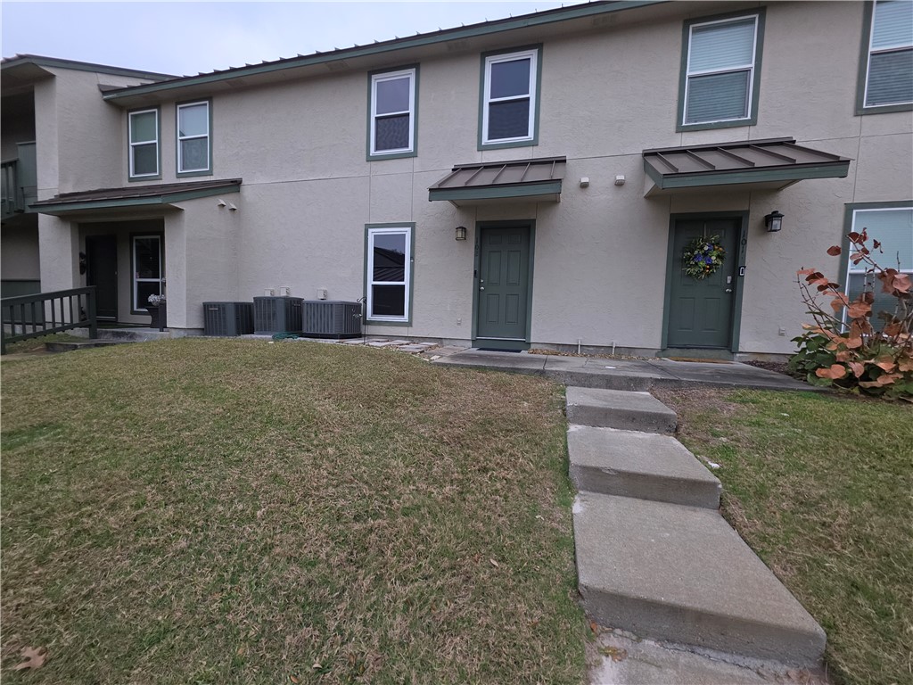 302 St. Andrews A-102 Property Photo 1
