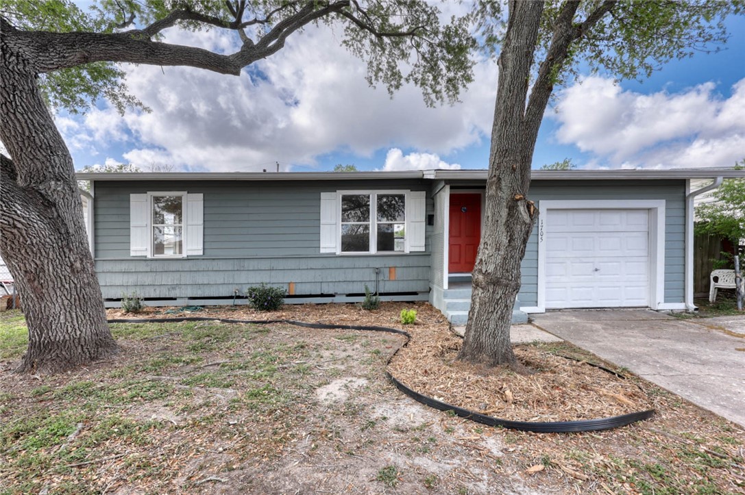 1705 Sycamore Pl Property Photo 1