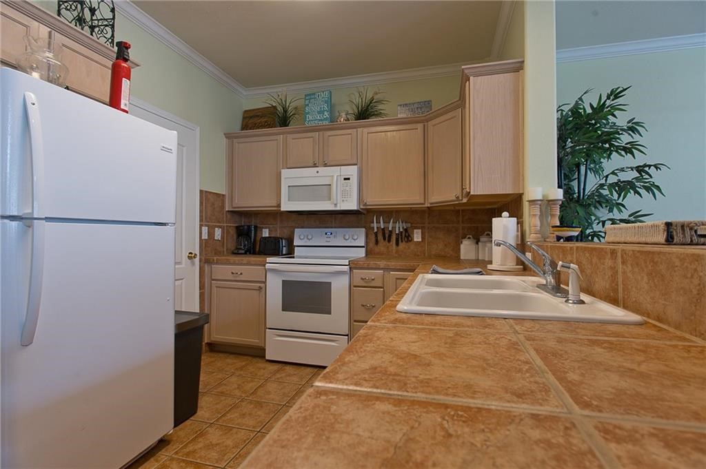 15110 Leeward Dr 203 Property Photo 11