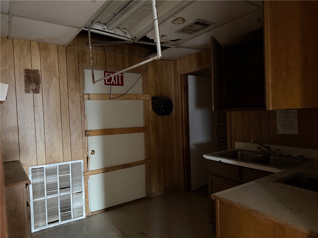123 E Laredo St Property Photo 5