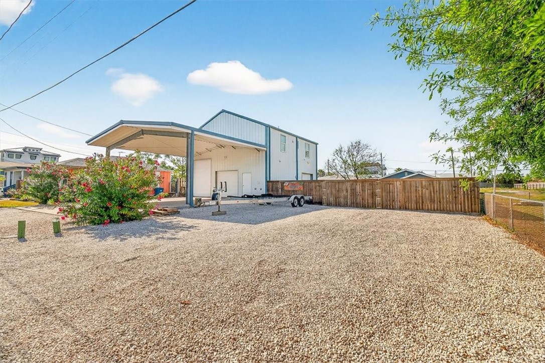 220 E Brundrett Ave Property Photo
