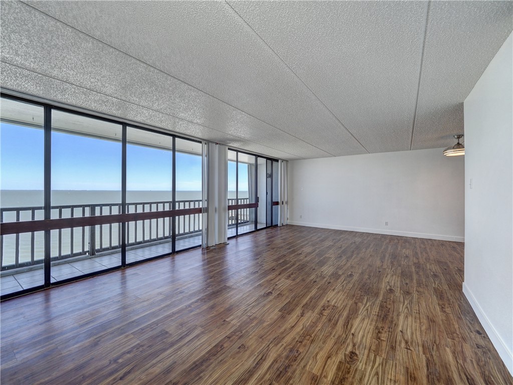 4334 Ocean Dr 504 Property Photo 6