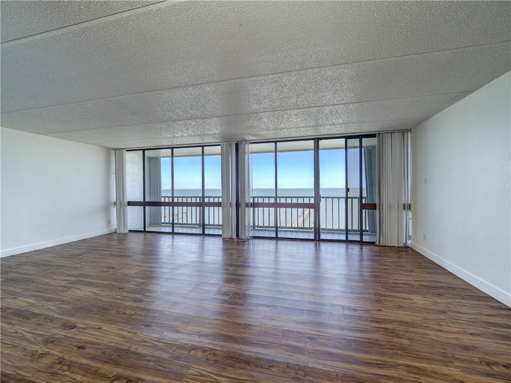 4334 Ocean Dr 504 Property Photo 7