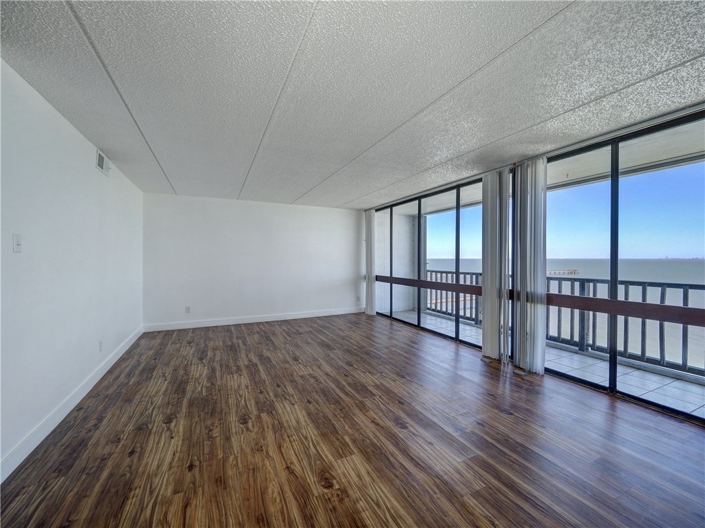 4334 Ocean Dr 504 Property Photo 8