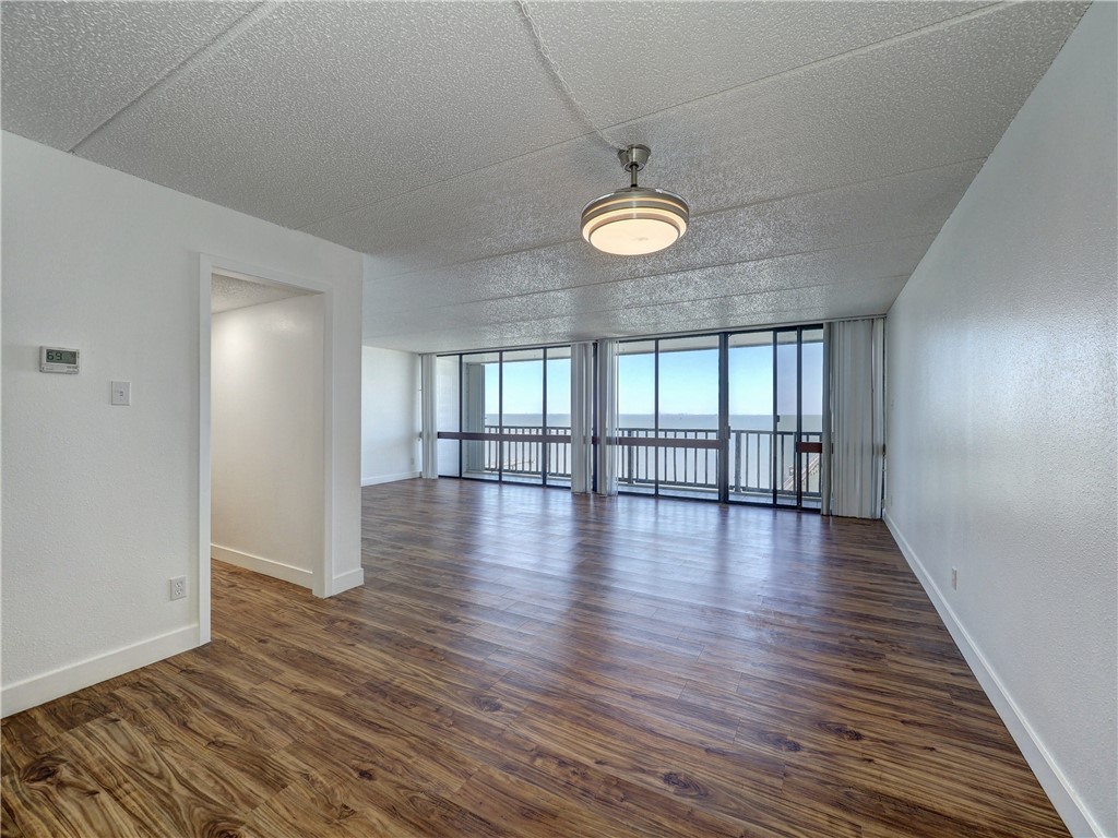 4334 Ocean Dr 504 Property Photo 11