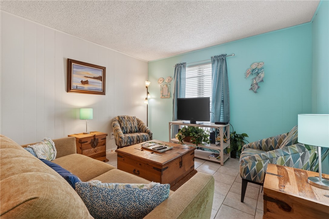 2025 S 11th St, Mustang Isle 2 Property Photo 12