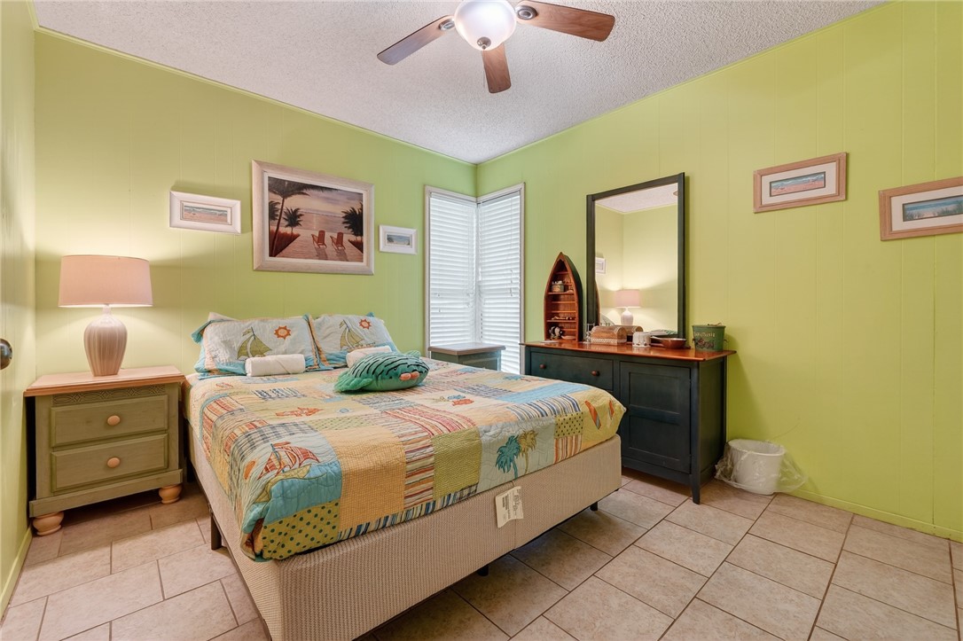 2025 S 11th St, Mustang Isle 2 Property Photo 15