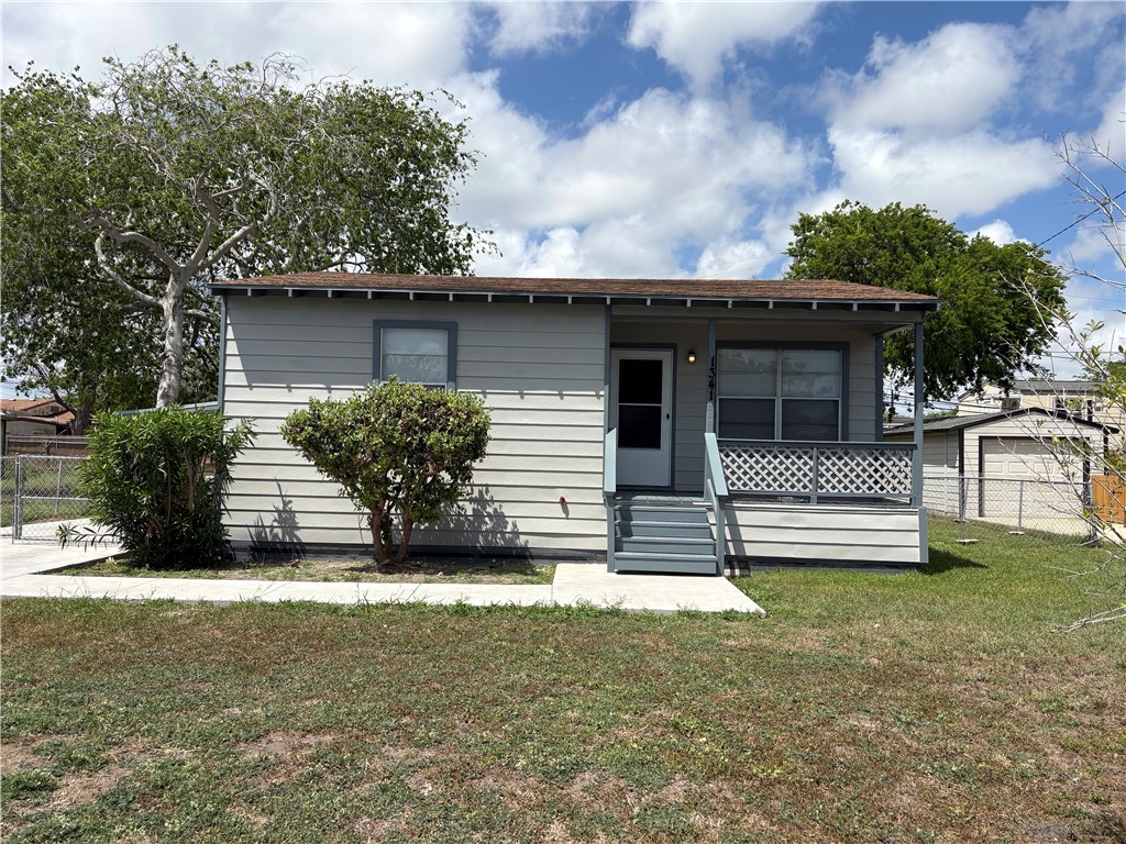 1341 Daytona Dr Property Photo 1