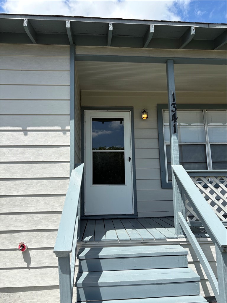 1341 Daytona Dr Property Photo 2