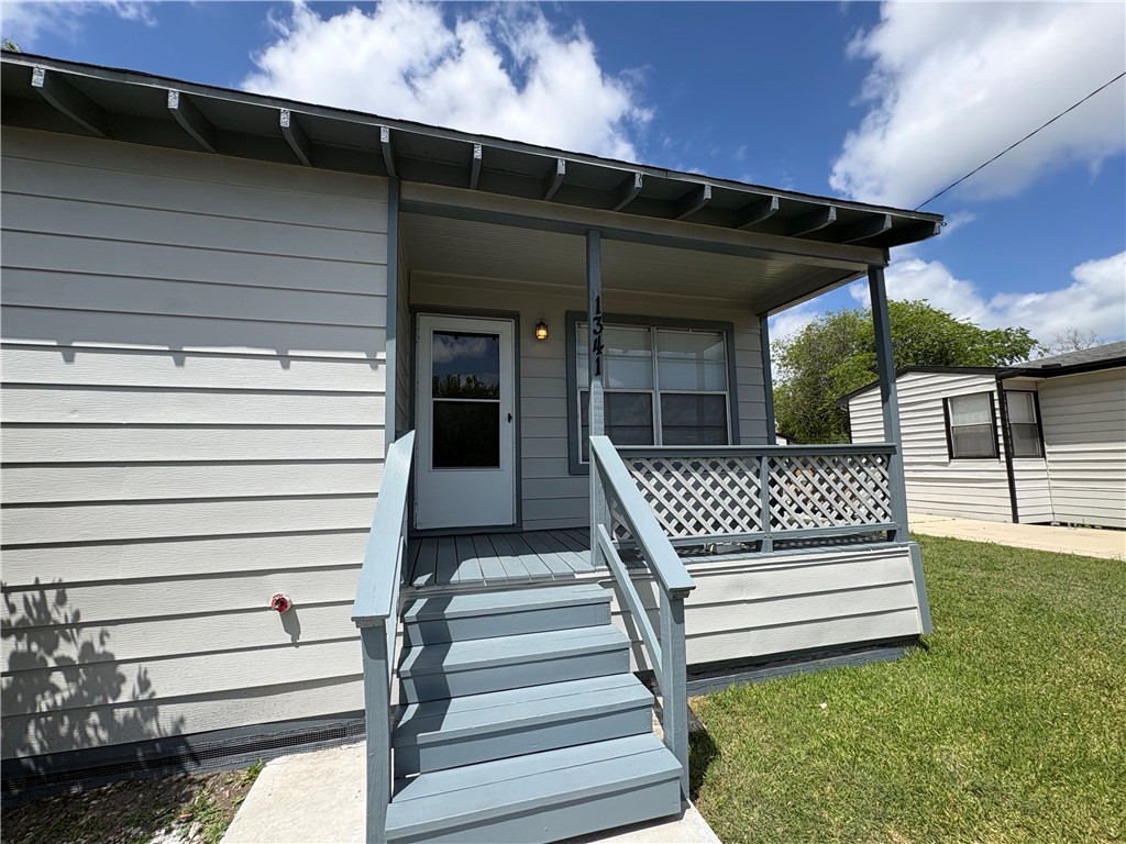 1341 Daytona Dr Property Photo 3