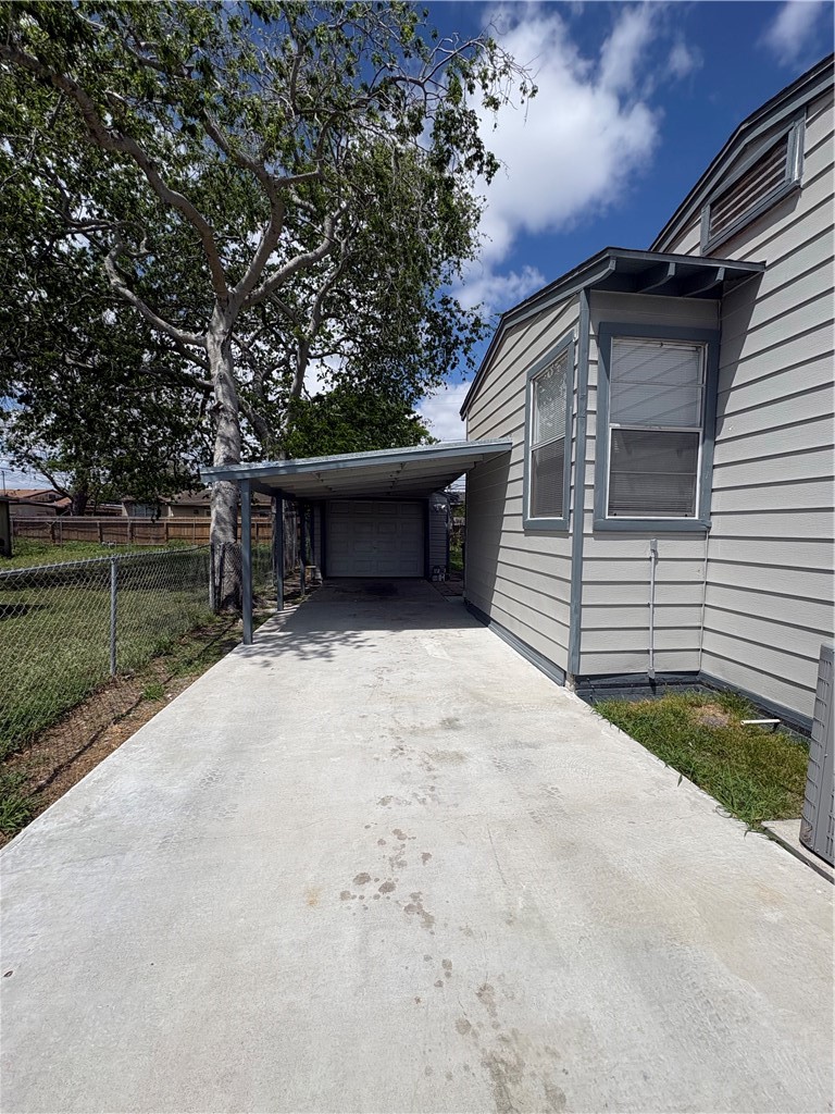 1341 Daytona Dr Property Photo 15