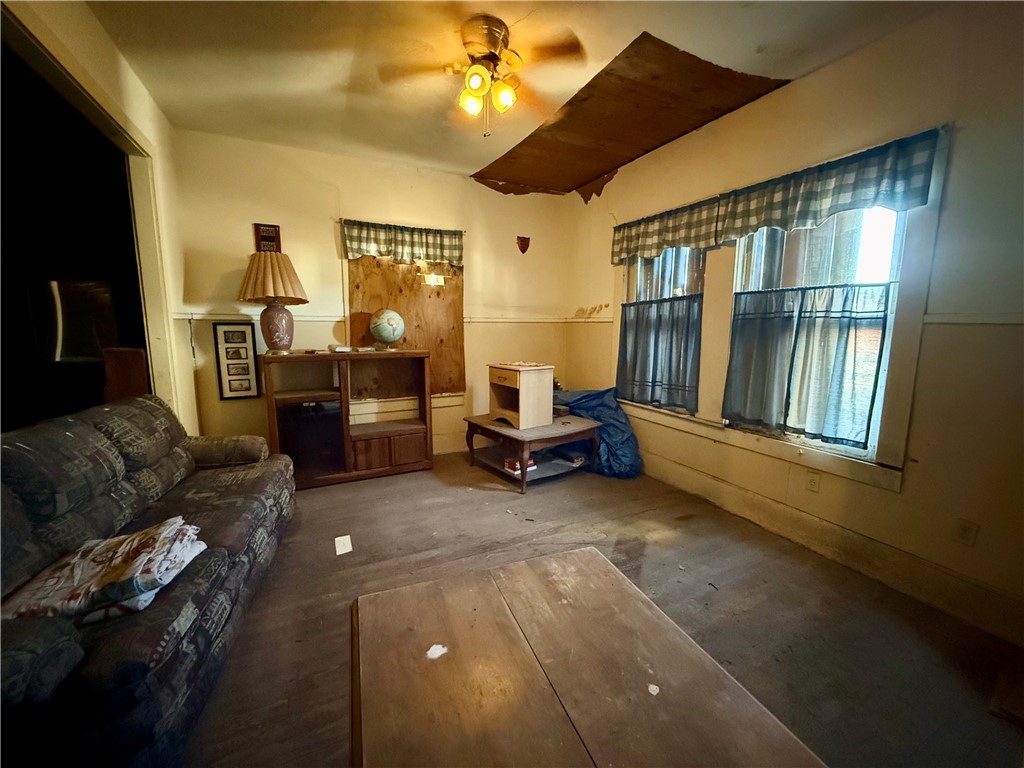 719 W Kleberg Ave Property Photo 3