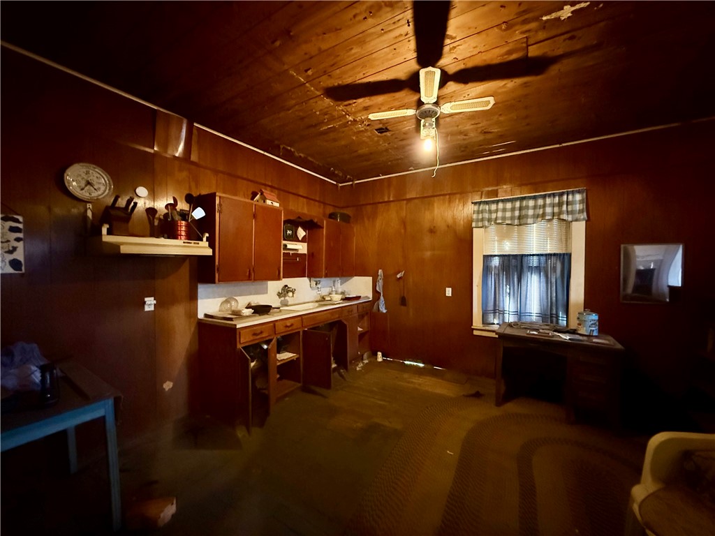 719 W Kleberg Ave Property Photo 4