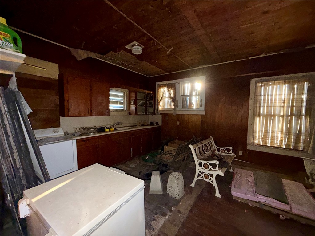 719 W Kleberg Ave Property Photo 9