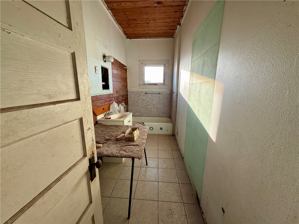 719 W Kleberg Ave Property Photo 13