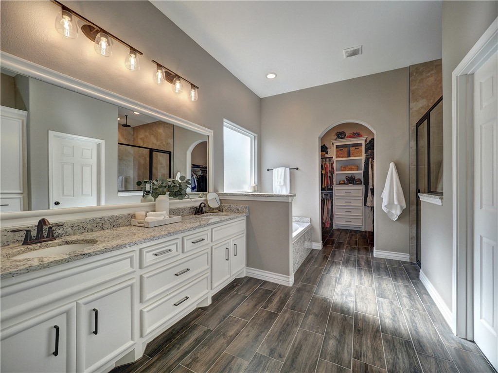 1422 Sansa St Property Photo 24