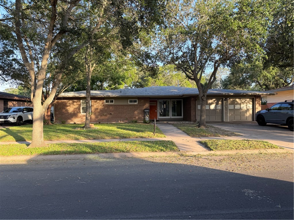 525 Grant Pl Property Photo 2
