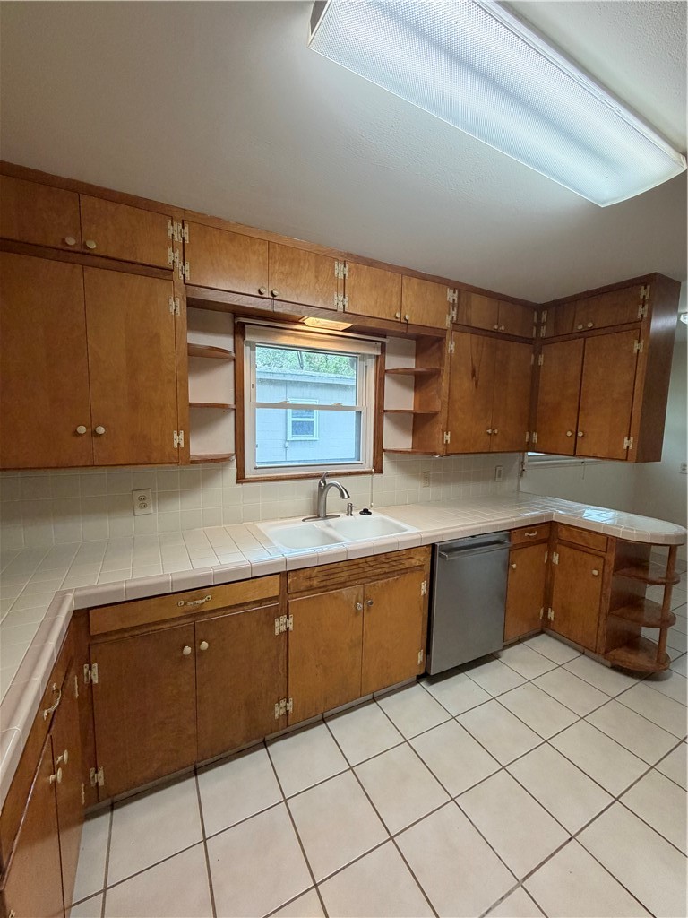525 Grant Pl Property Photo 7