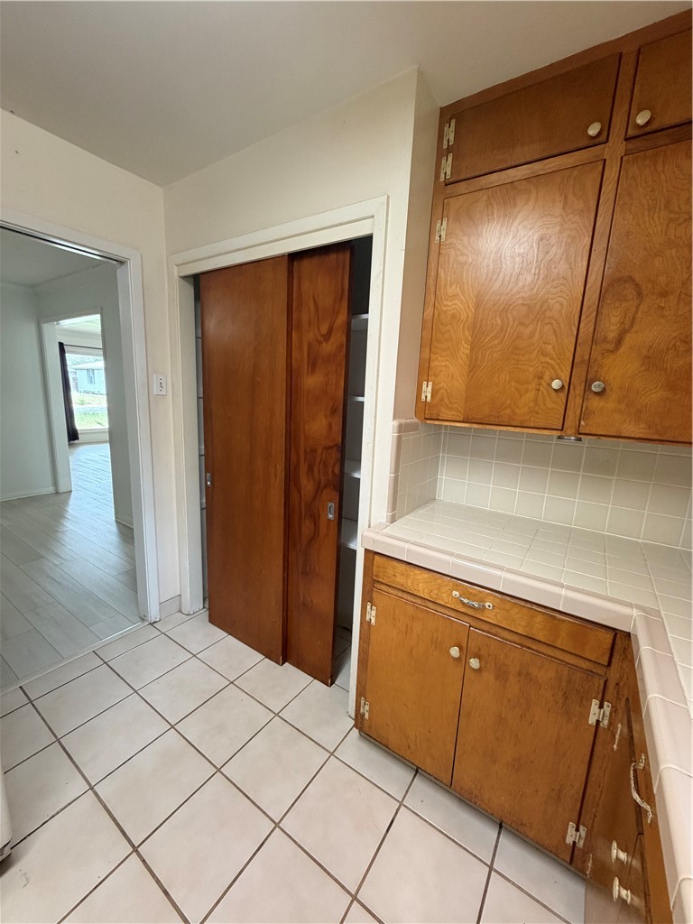 525 Grant Pl Property Photo 8