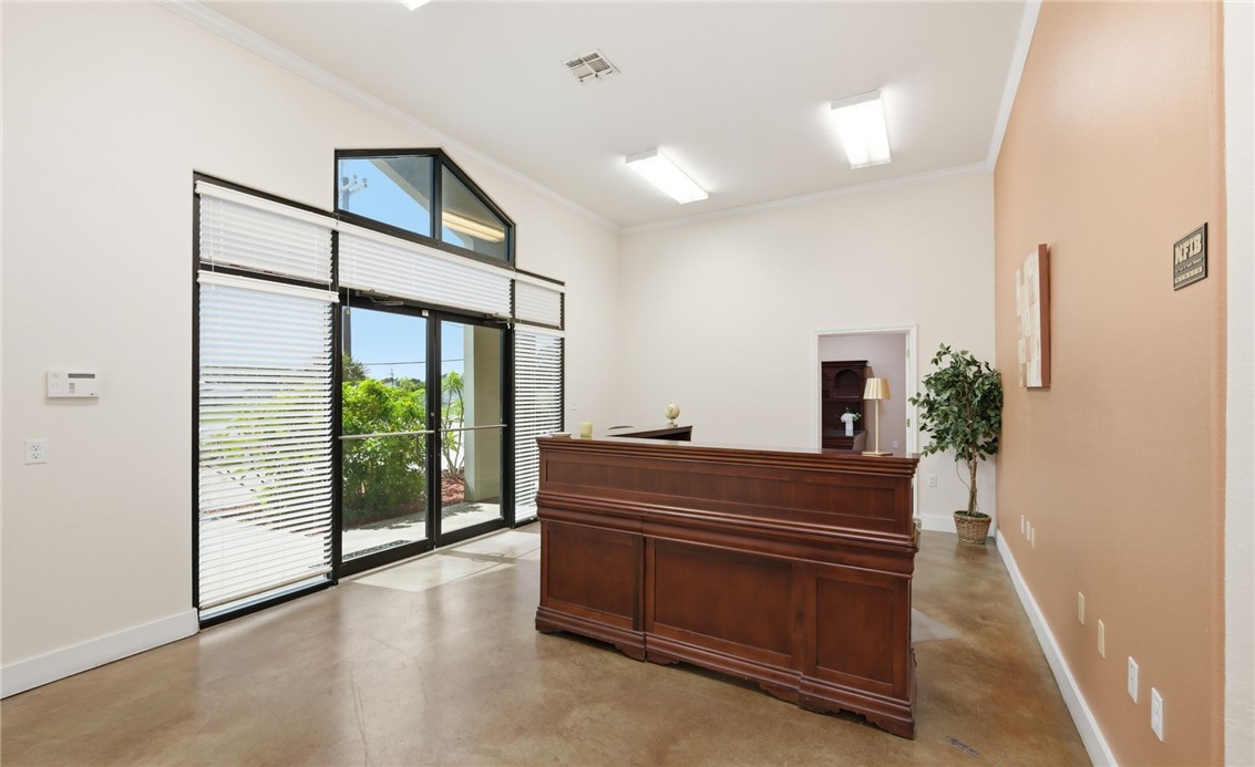 2248 Flour Bluff Dr Property Photo 5