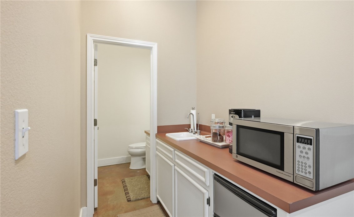 2248 Flour Bluff Dr Property Photo 8