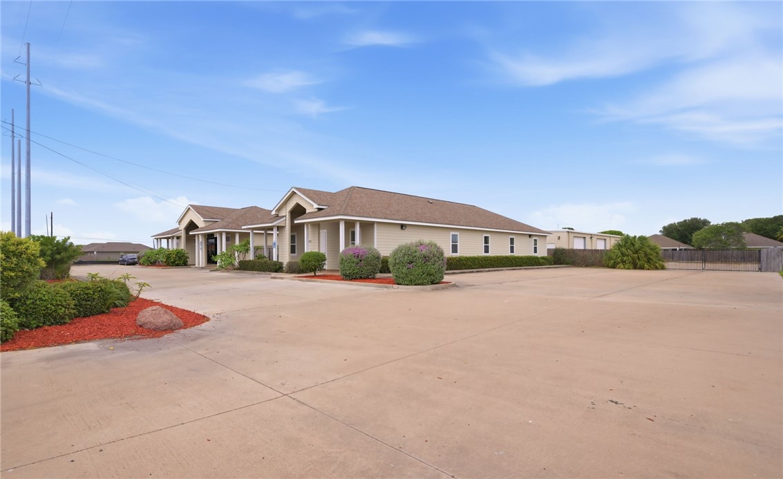 2248 Flour Bluff Dr Property Photo 15