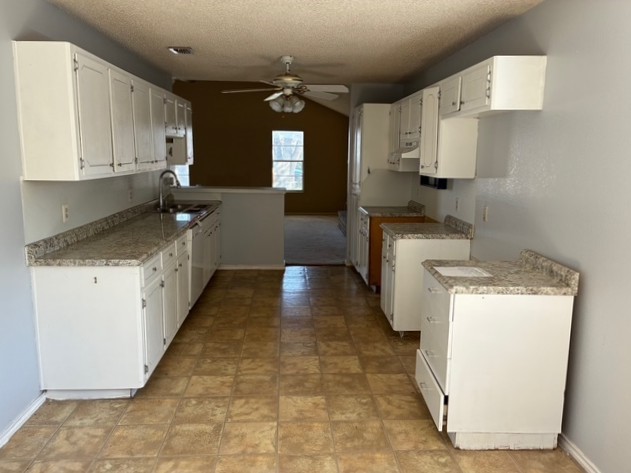 10518 Pioneer Dr Property Photo 3