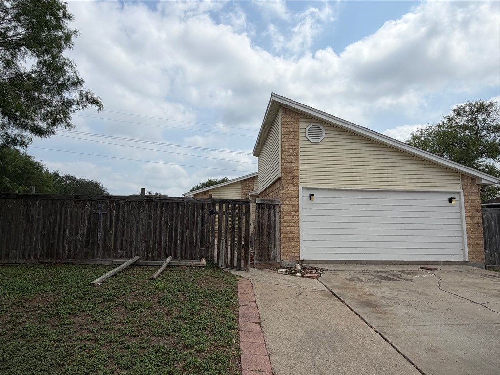 12118 Hearn Property Photo 1