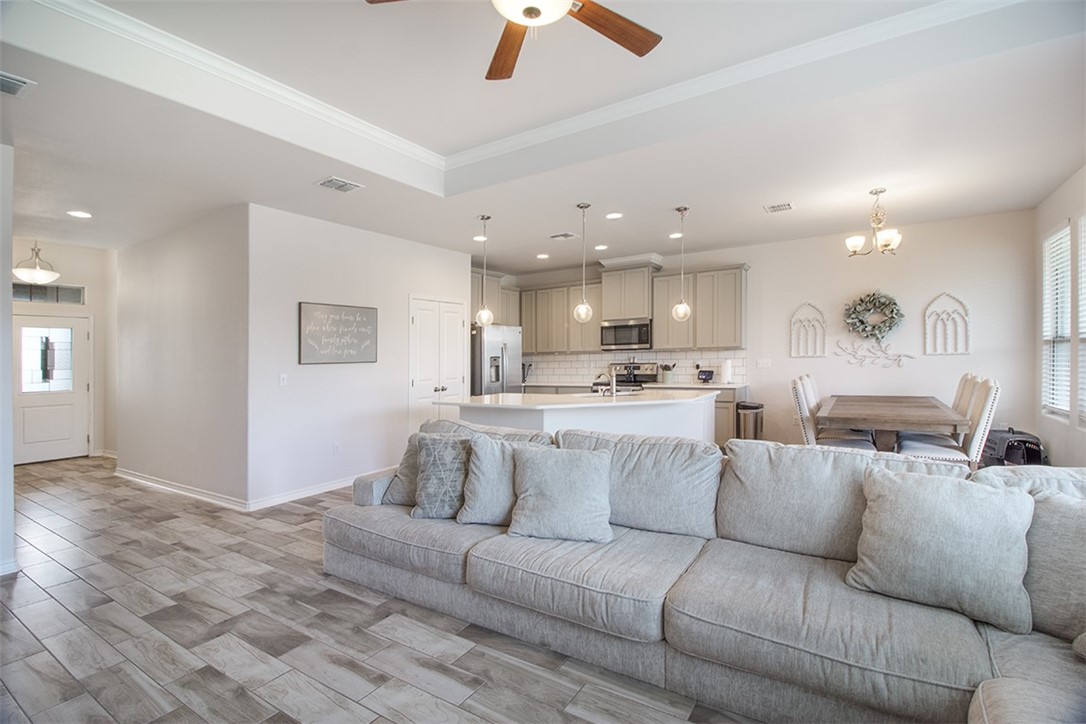 1012 Ocean Breeze Property Photo 7