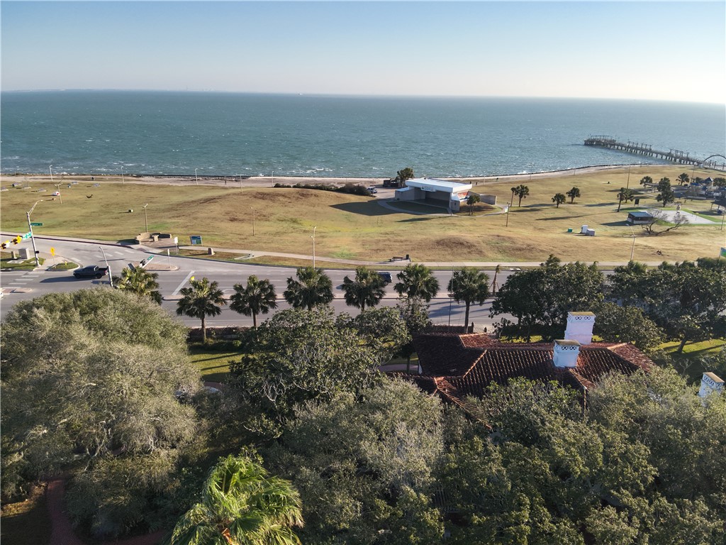 1717 Ocean Dr Property Photo 3