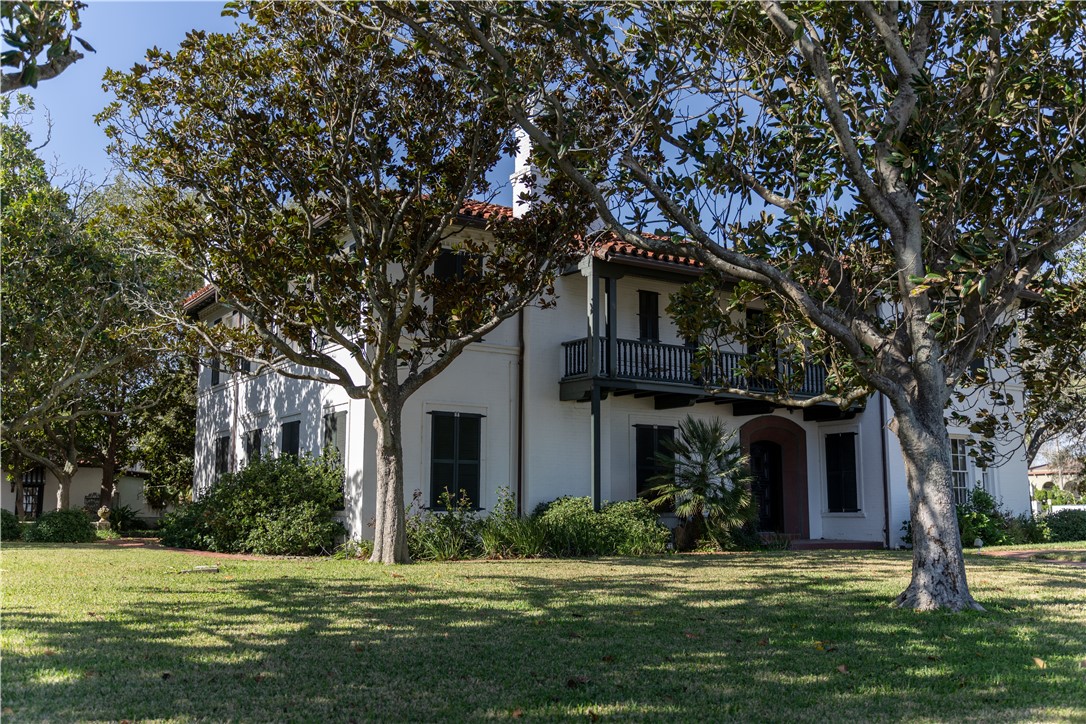 1717 Ocean Dr Property Photo 4